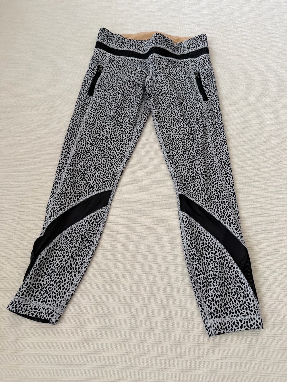 Lululemon Inspire Tight II Mosaic Black White Mesh Leggings Size 8 BeS2